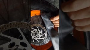 Установил на переднее колесо покрышку Blackcat A838 20x4,0 на Kugoo Kirin V6