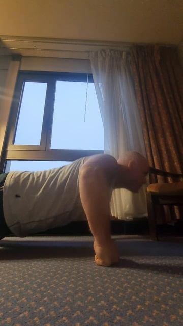 Сегодня моё доброе утро было такое 🏋♂️🔥💪
СПОРТ В КАЖДЫЙ ДОМ ДРУЗЬЯ 🏡 
#антоханадвиже #москва