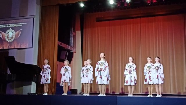 Победа в двух шагах, Муз.А.Гилев, сл. В.Сергеев, эстрадный ансамбль студии Юные Александровцы смотреть онлайн