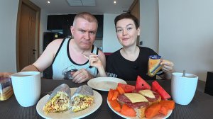 Мукбанг ПЛОТНЫЙ завтрак в РАЮ) Вован ТРЕБУЕТ свои вкусняшки! ВАЖНОЕ дело! Семейный завтрак в Паттайе