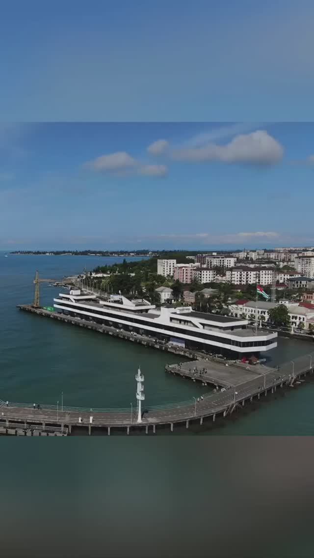 Вкратце про Сухумский морской порт в Абхазии смотреть онлайн