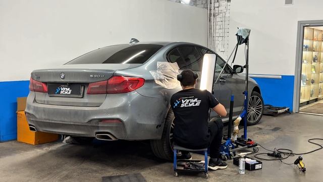 Ремонт вмятины без покраски на заднем крыле BMW 5 series смотреть онлайн