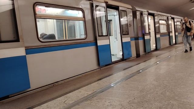 Электропоезд 81-740/741 Русич, на станции метро Строгино смотреть онлайн