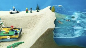 Песок с лего и водой