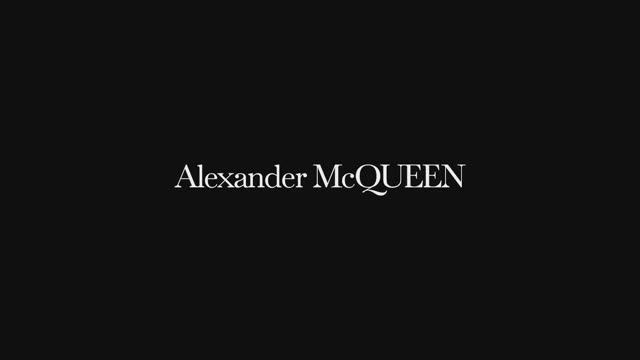 Показ женской коллекции Alexander McQueen весна-лето 2019 смотреть онлайн