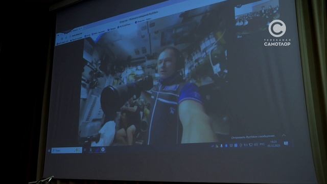 Сергей Рыжиков пообщался с учениками 12-ой школы, находясь на международной космической станции смотреть онлайн