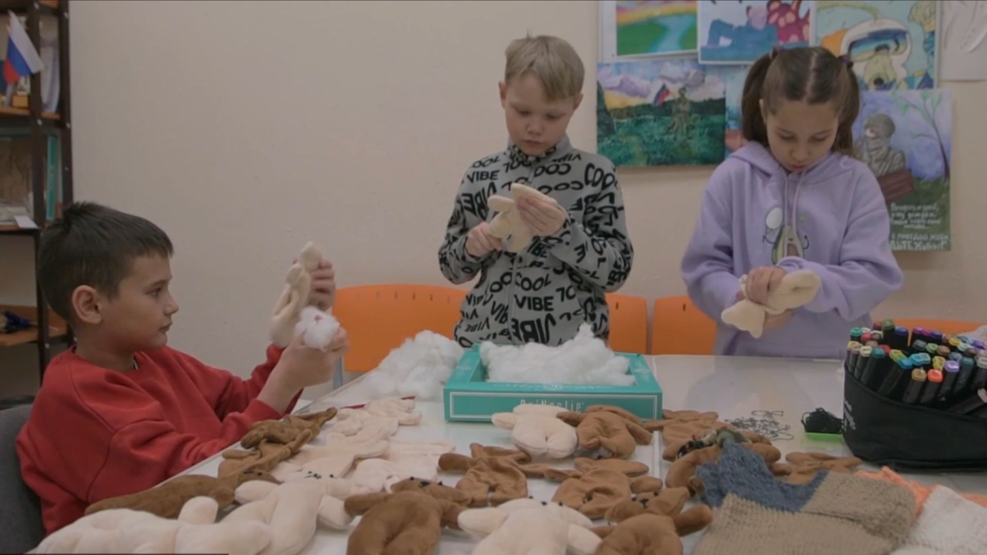 Своих не бросаем: волонтёры Хасынского округа не забывают о бойцах спецоперации смотреть онлайн