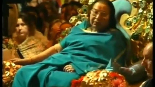 7.06.2001 г.Арун Апте Рага Баджан Абир Гулал. В присутствии Шри Матаджи Нирмала Деви. смотреть онлайн