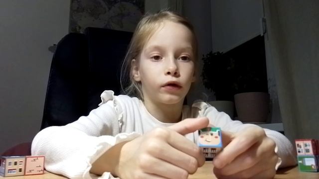 Мия и распаковка игрушек