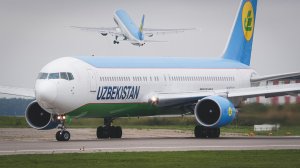 Красиво сходу рванул в небо. Uzbekistan Airways Boeing 767-300ER UK67004. Взлет из Домодедово