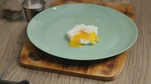 Приготовление яйца пашот с добавлением уксуса