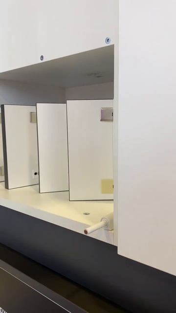 Толкатели Cubo работают с любыми петлями на фасадах разного размера и веса #фурнитура #толкатель смотреть онлайн