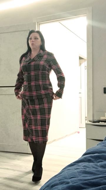 Костюм в клетку на мне. смотреть онлайн