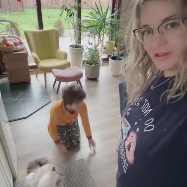 Полезный завтрак !🥚☕️ У нас сырники ! У кота творог смотреть онлайн