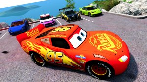 Мультики про машинки МАКВИН: прыжки через пропасть.