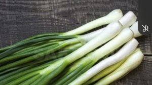 САДИМ ЛУК НА ЗЕЛЕНЬ В ЯЩИКИ.