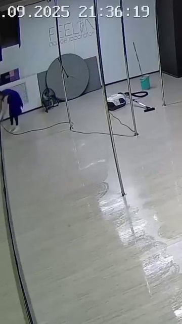 Уборщица и шест (р) смотреть онлайн