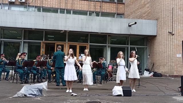 Дефиле, муз.А.Гилев, сл.П.Каликин, исп. эстрадный ансамбль ФаСольки оркестр учебного центра ЖД войск смотреть онлайн