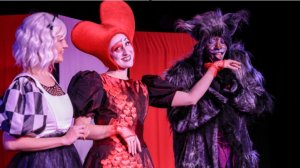 Спектакль Alice in Wonderland на английском языке.