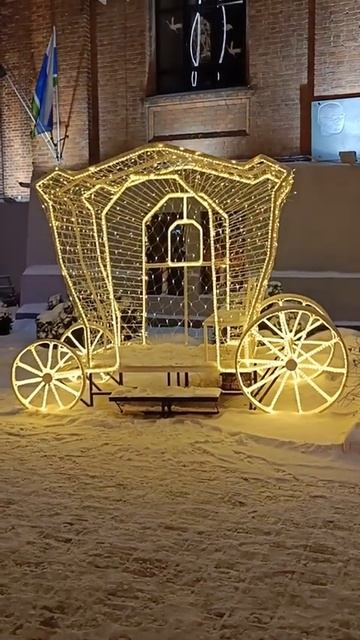 Новогодние украшения 2025 в городе Екатеринбург Горный университет Гирлянды Шары Ёлки Снеговики смотреть онлайн