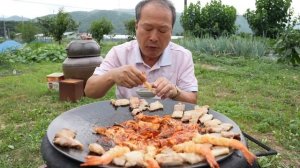 КОРЕЙСКИЙ ПЕНСИОНЕР УЖИНАЕТ НА ДАЧЕ: МУКБАНГ ASMR