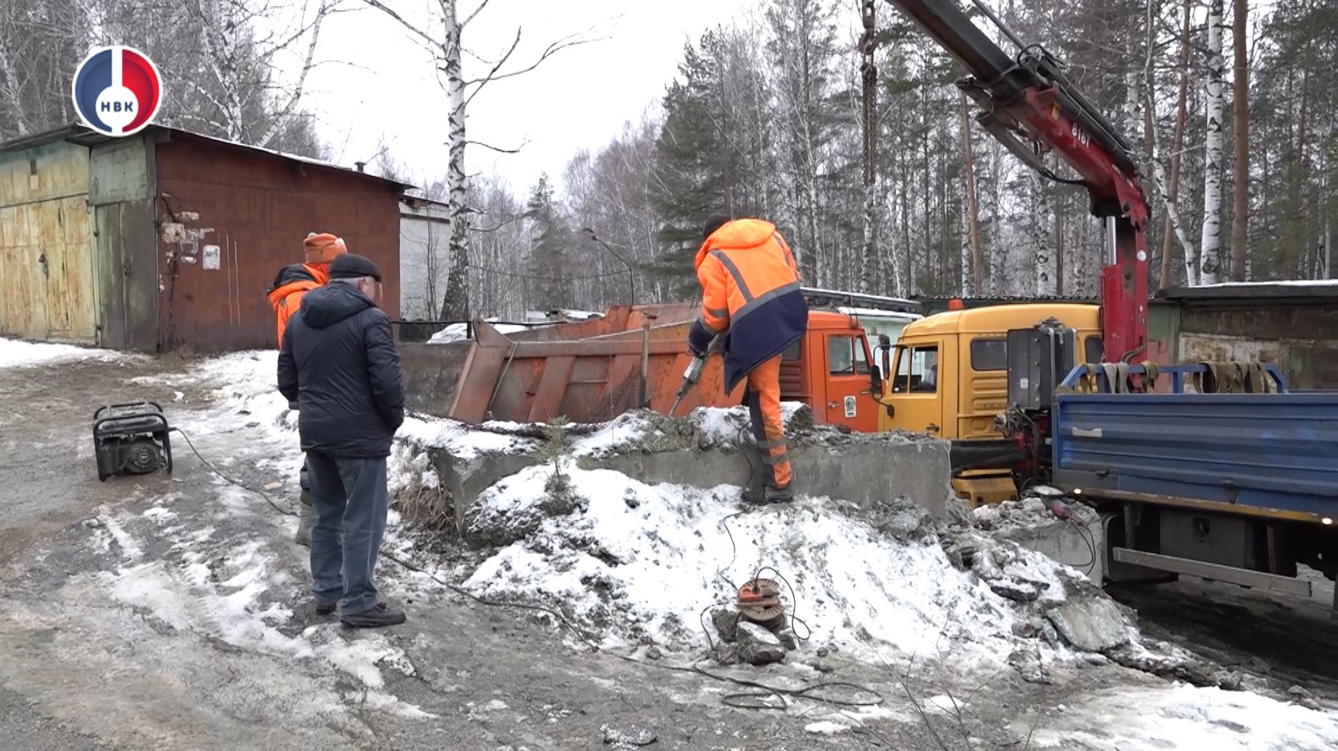 Дорожно-коммунальная служба закрыла две площадки для сбора ТКО в гаражном массиве смотреть онлайн