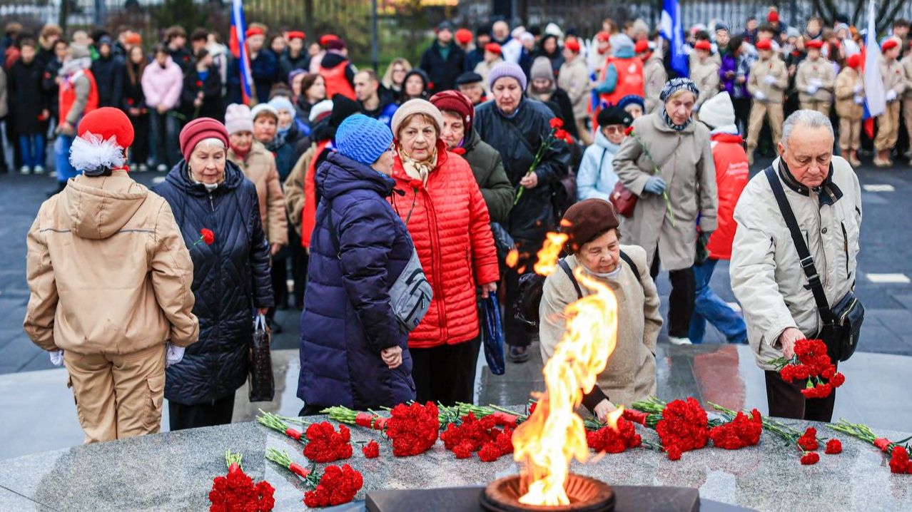 (12+) Митинг в честь начала контрнаступления советских войск прошел в Мытищах смотреть онлайн