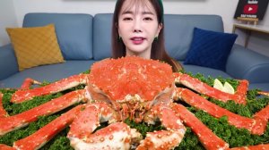 Мукбанг, поедание Камчатского краба.