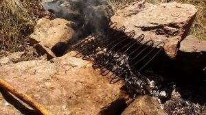 Этот мужик мыл золото весь день и посмотрите сколько он смог добыть