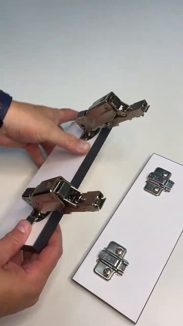 Петля Titus T-type-i с углом открывания 170° и встроенным демпфером Glissando. смотреть онлайн