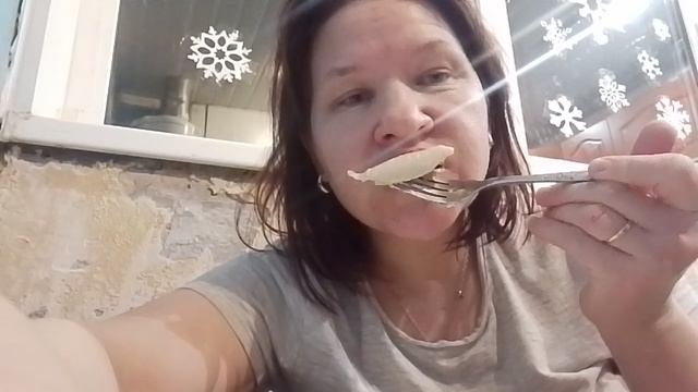 НА НОЧЬ ГЛЯДЯ ЛОПАЮ ВАРЕНИКИ/МУКБАНГ КОГДА ОЧЕНЬ ЗАХОТЕЛОСЬ ВАРЕНИКОВ смотреть онлайн