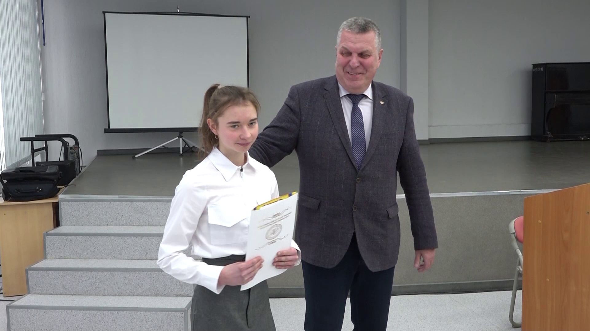 Новосибирские депутаты наградили стипендией лучших студентов педуниверситета смотреть онлайн