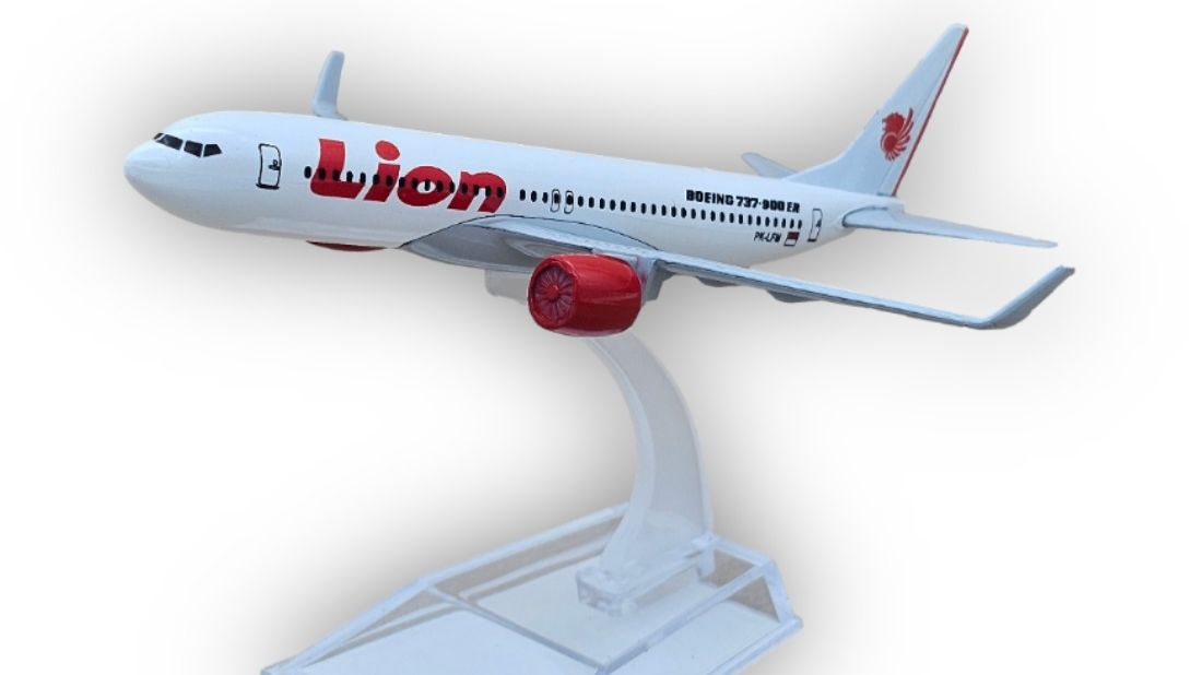 Модель самолета Boeing 737 Lion Air - 16 см (без шасси)