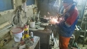 Как из жигулевской пружины сделать старинную ручку своими руками.