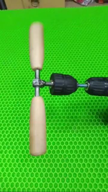 Как думаете что за инструмент зажат в патроне шуруповёрта? смотреть онлайн