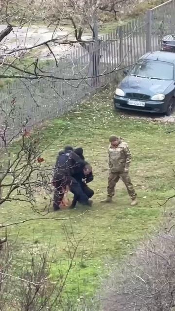 Утренний отлов мешканцев в Киеве. смотреть онлайн