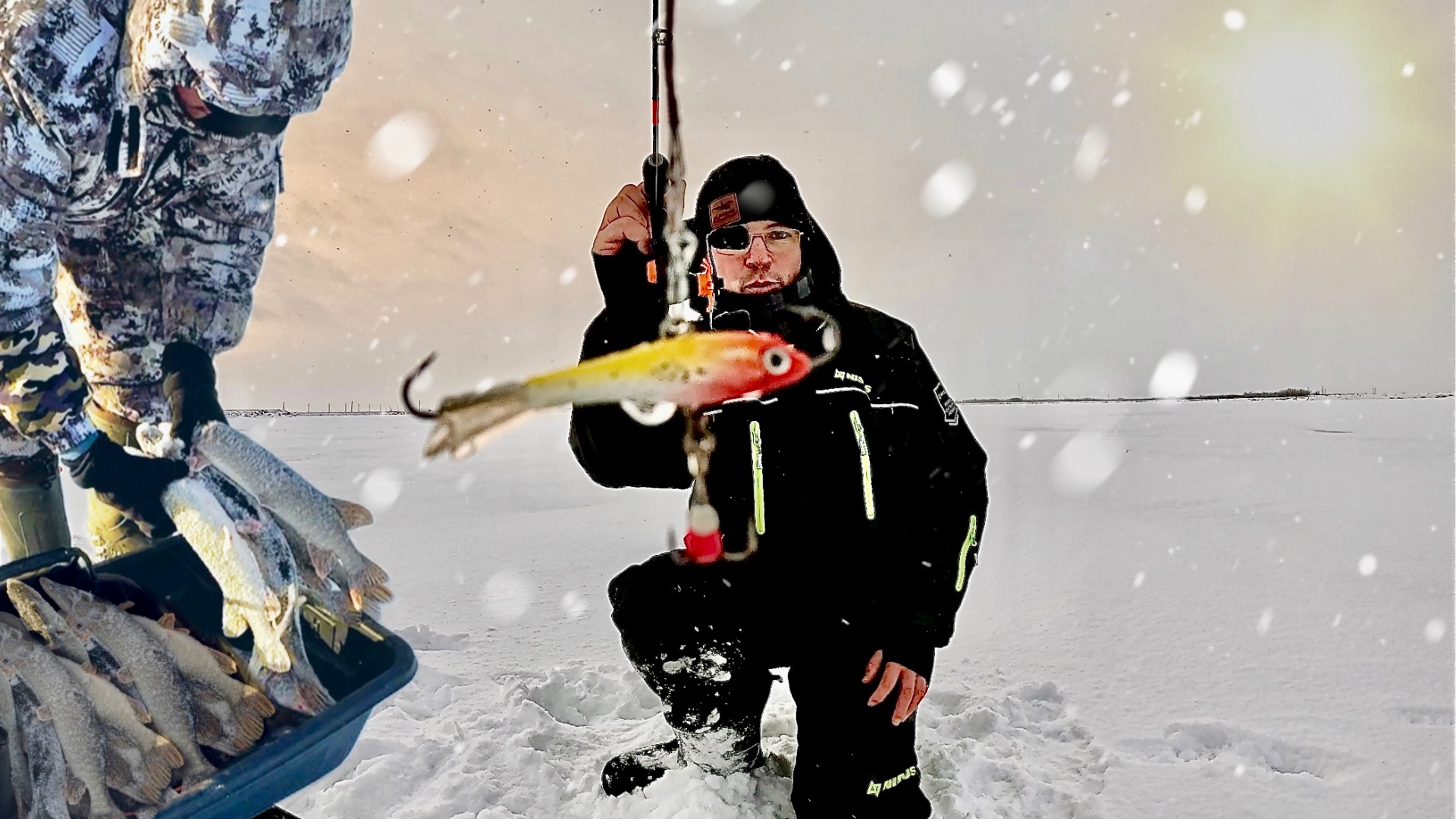 ОДНИ НА ЛЬДУ! ИЗ ГЛУБИН ПОСЛЕ ГОРБАЧЕЙ ПОШЛИ ЩУКИ! смотреть онлайн