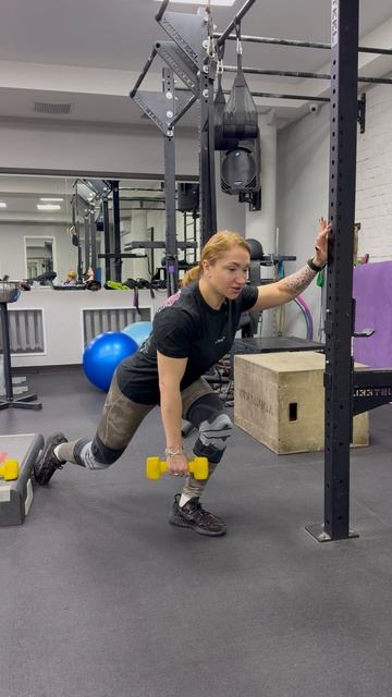 Упражнение на ягодицы (баланс на 1 ноге )