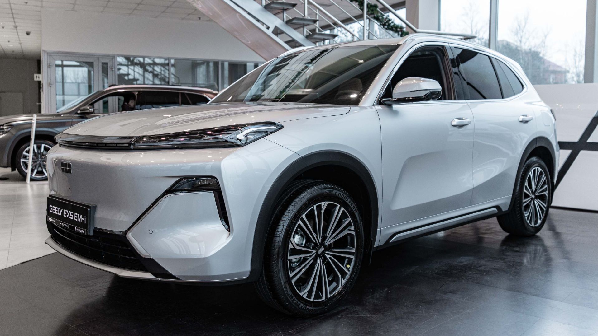 Geely EX5 EM-i (Max) 2WD Серебристый металлик