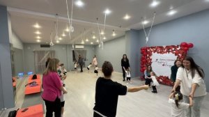 Танец с мамами «Полька-целовалочка»