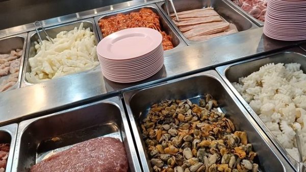 Пхукет. Пляж Карон. Безлимитный буфет. Тайская еда.