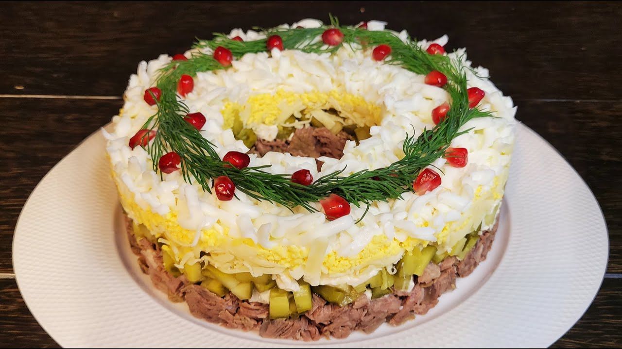 САЛАТ на НОВЫЙ ГОД 2026 Который Съедается ПЕРВЫМ! Рецепт Вкусного и Простого СЛОЕНОГО САЛАТА! смотреть онлайн