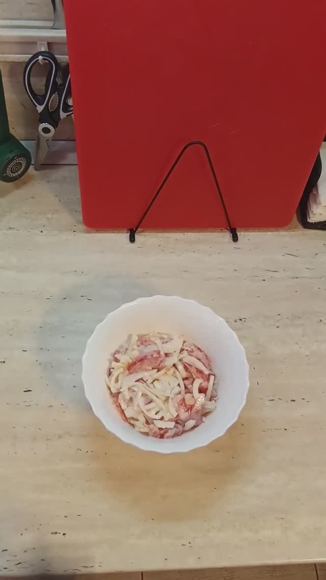 «САЛАТ ИЗ ПОМИДОРОВ И ЛУКА С МАЙОНЕЗОМ: Простой Классический Рецепт на Каждый День! »