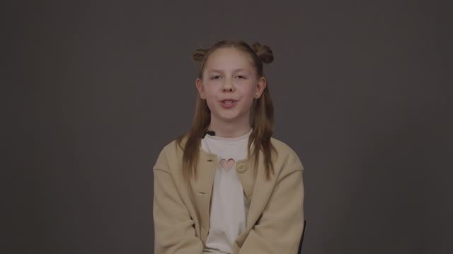 |Комиссарова Милана 11 лет видеовизитка| смотреть онлайн