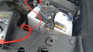 Напряжение на штатном АКБ, Toyota Land Cruiser Prado 150, бензин 4 литра