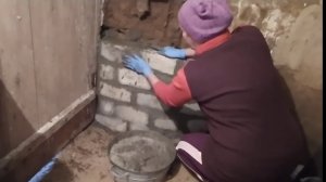 Крысу в погребе травить не стала. Забетонировала! 28 серия.