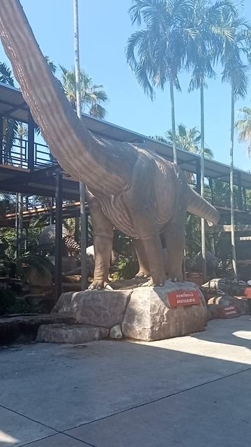 Этот сад хранит древнюю тайну… Юрский период по-тайски: что скрывает Nong Nooch? смотреть онлайн