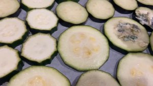 Кабачок запеченный с сыром и зеленью в духовом шкафу