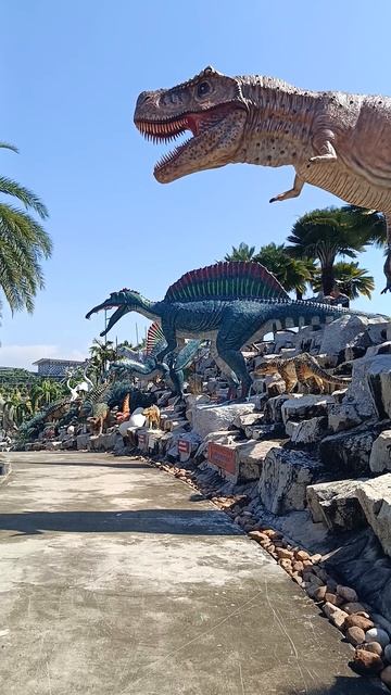 Это не кино — это Nong Nooch! Юрский период по-тайски: что скрывает Nong Nooch? смотреть онлайн