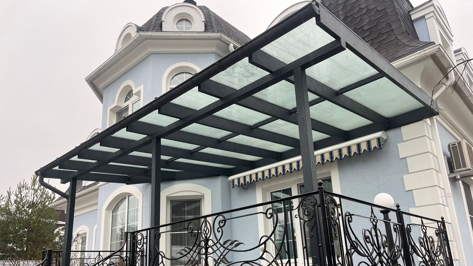Стеклянный навес для террасы